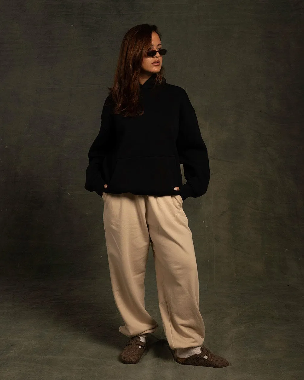 Schwarzes Basic Hoodie