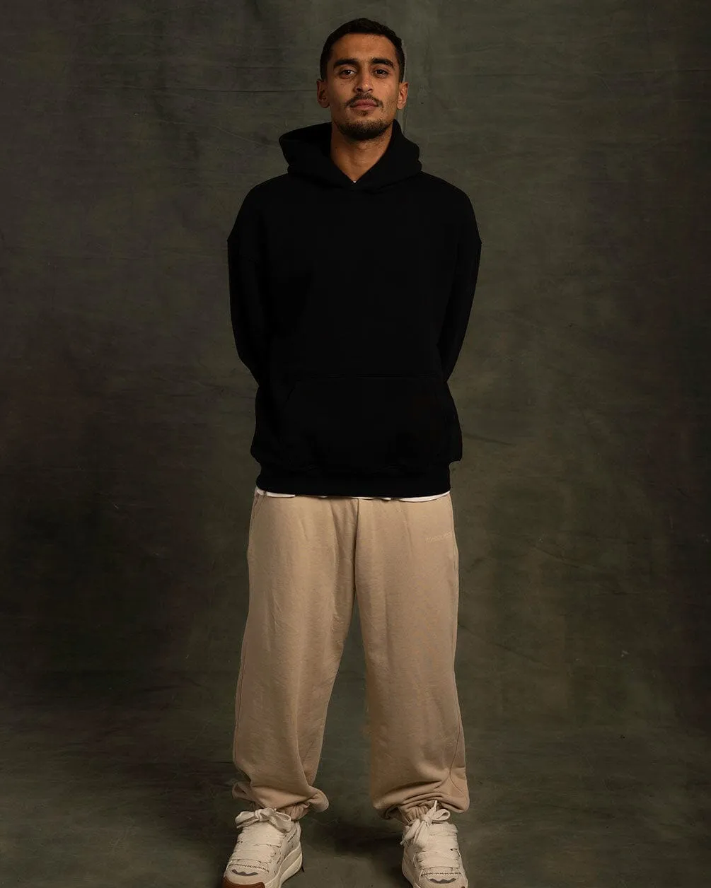 Schwarzes Basic Hoodie