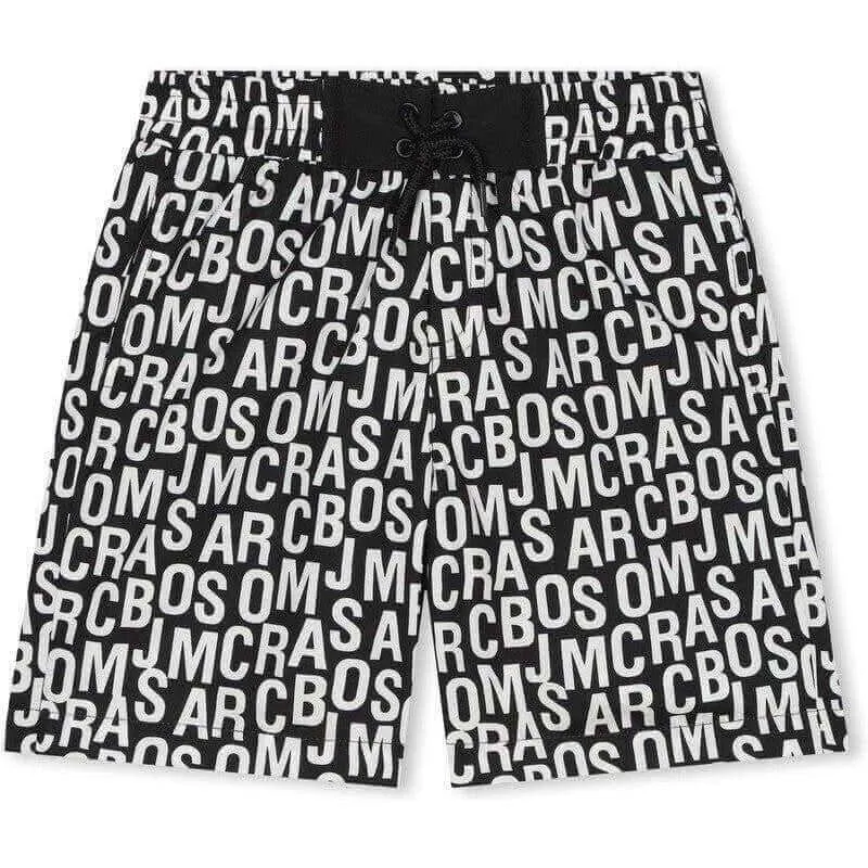 Jungen Badehorts mit schwarz-weißem gemischtem Logo