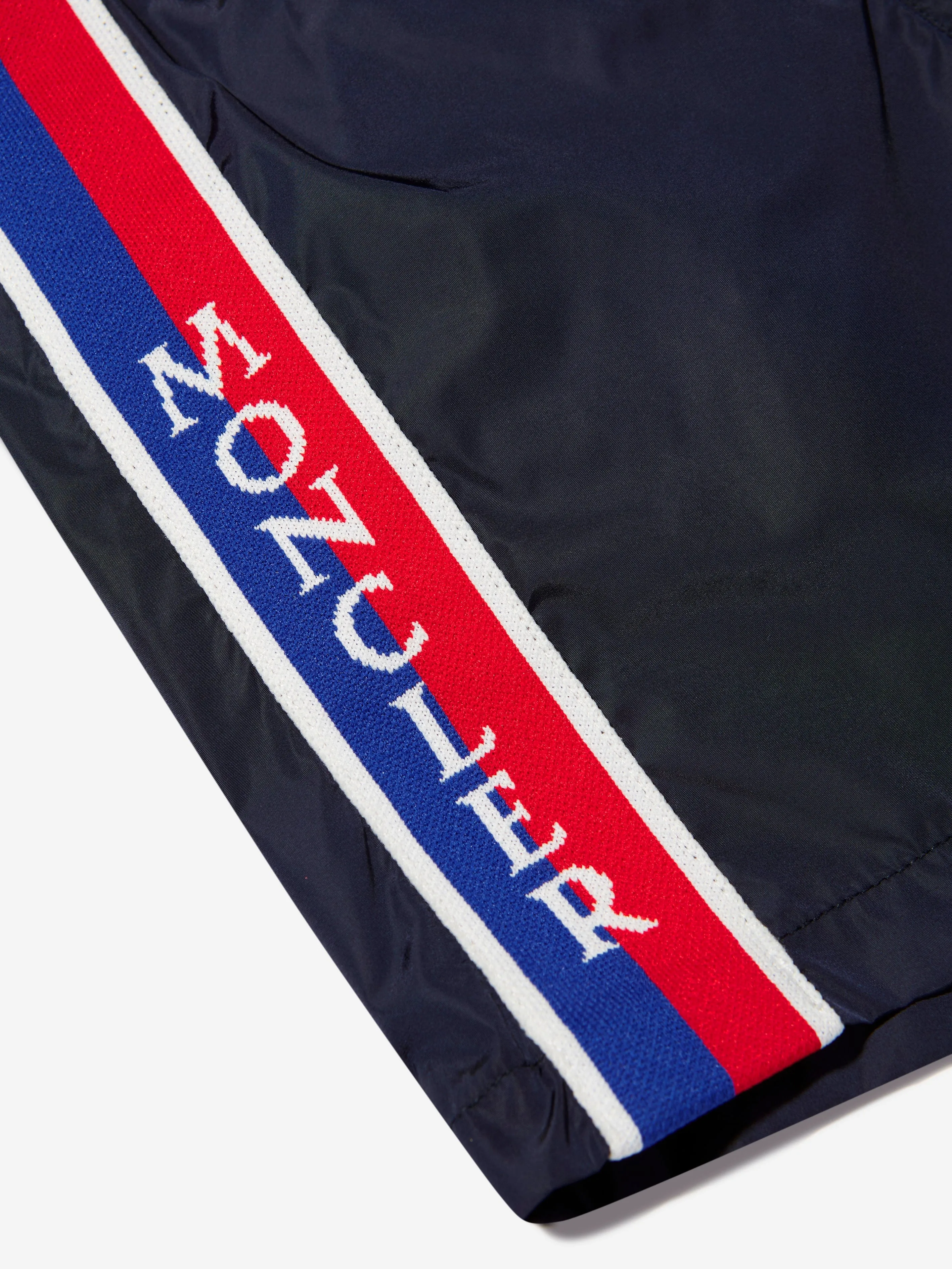 Moncler Enfant Jungen Logo Badeshorts in Marine