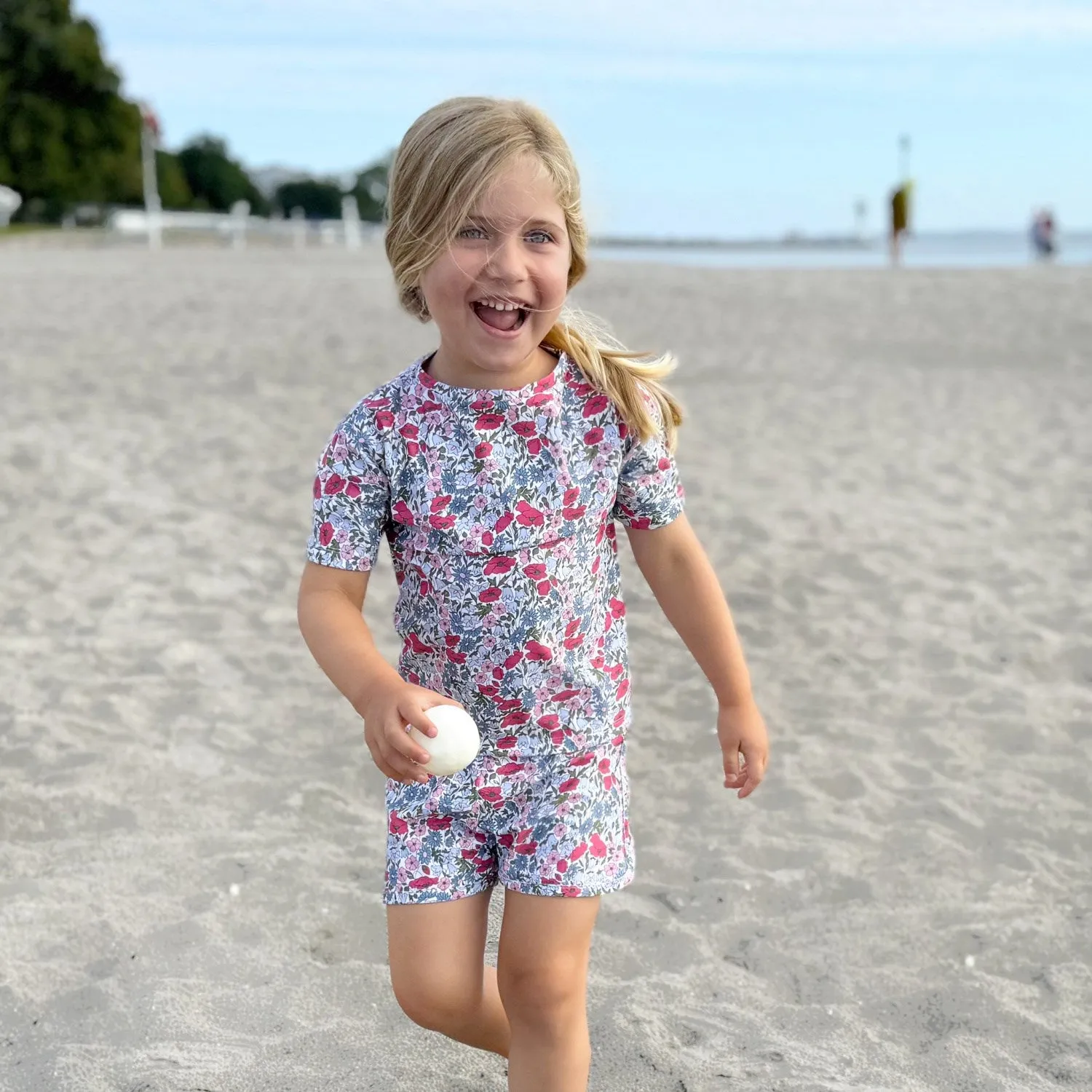 Petit Crabe Poppy & Daisy P Alexa Badeshorts - Hergestellt aus Liberty© Stoff Petit-Crabe