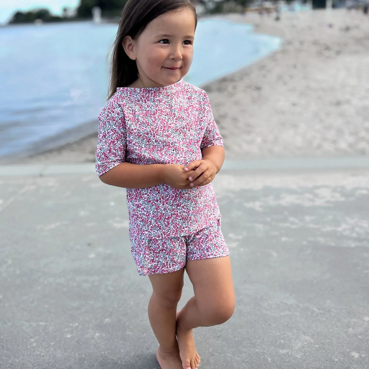 Petit Crabe Wiltshire Bud Alexa Badeshorts - Hergestellt aus Liberty© Stoff Petit-Crabe