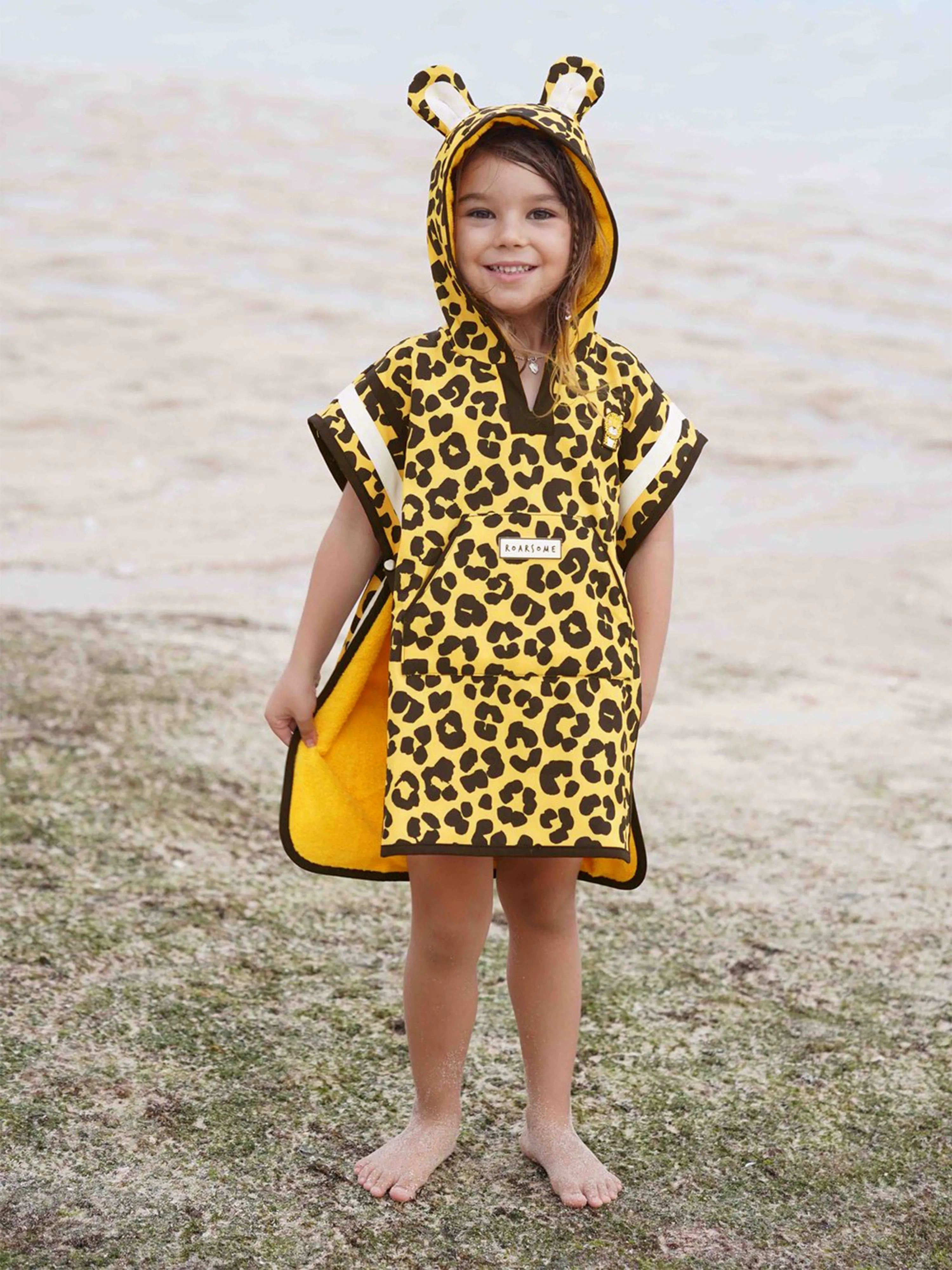 Roarsome Girls Dash Der Leoparden-Poncho-Handtuch in Gelb