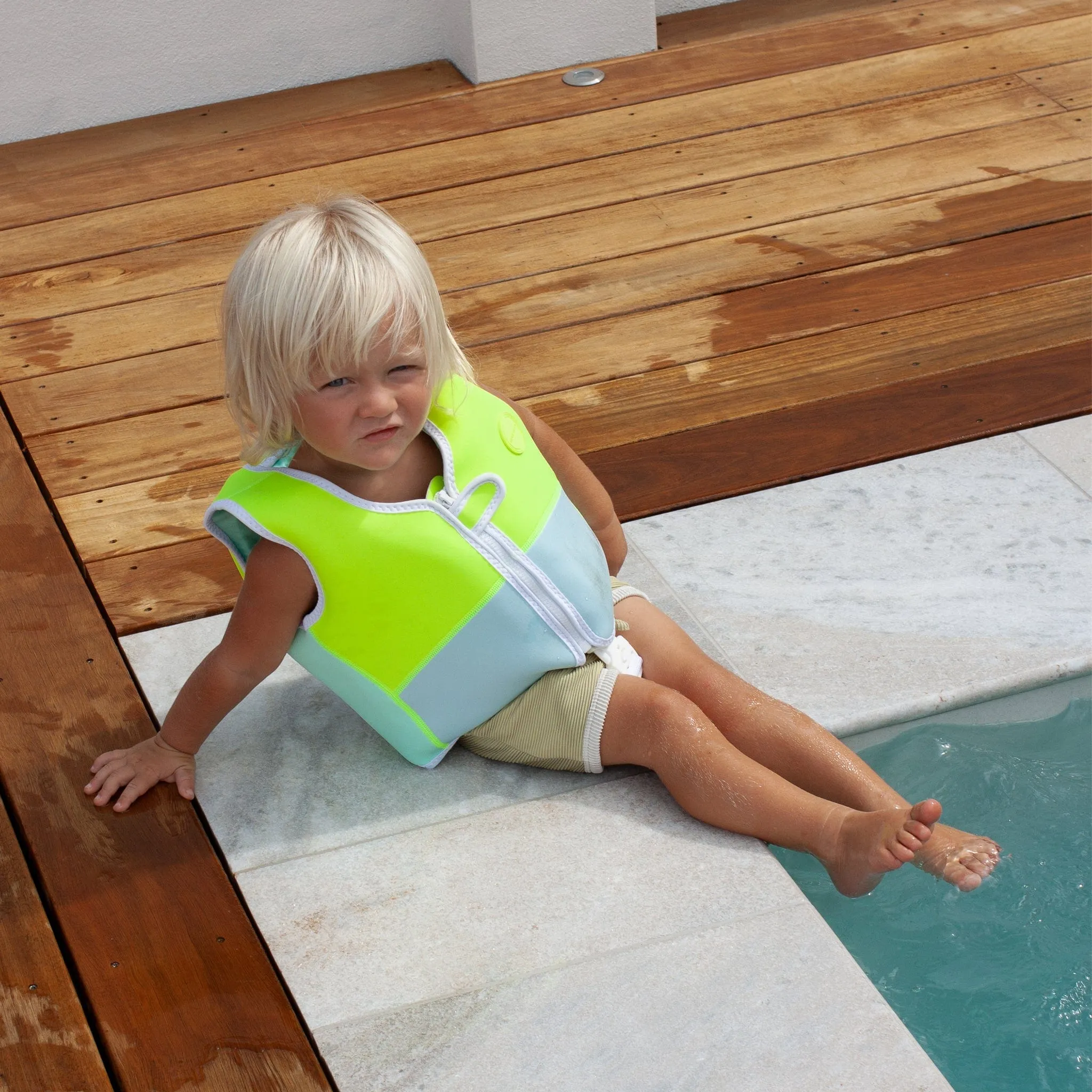 Sunnylife Kids Salty der Hai Schwimmweste in Gelb (34cm)